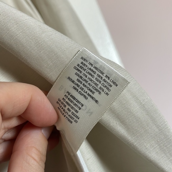 Aritzia Babaton viscose linen blend blazer in matte pearl - Picture 6 of 9